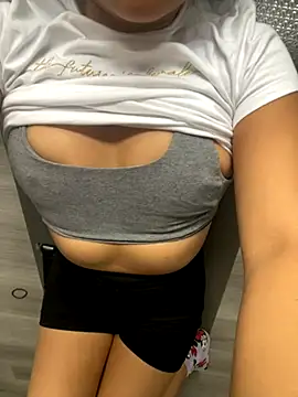 Aestheticsgirl online show from November 2025 11:31:01 AM