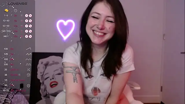 Snapshot of PlayfulApril chatting on February 2025 05:13:02 AM PlayfulApril online show from February 2025 05:13:02 AM