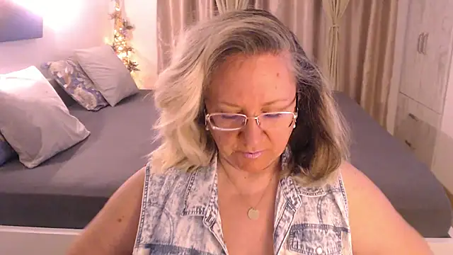 Raisshy online show from March 2025 03:37:02 PM