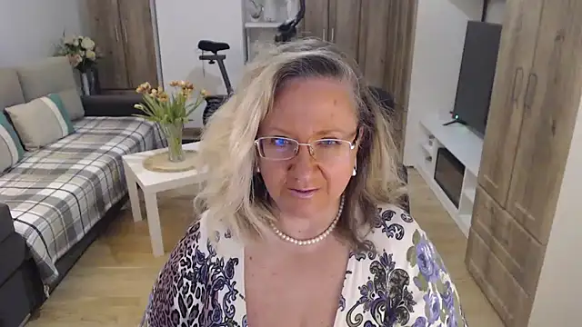 Raisshy online show from March 2025 03:38:02 PM