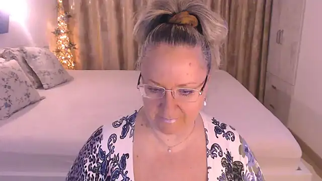 Snapshot of Raisshy chatting on November 2025 04:20:01 PM Raisshy online show from November 2025 04:20:01 PM