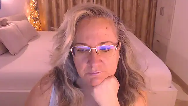 Snapshot of Raisshy chatting on February 2026 05:17:01 AM Raisshy online show from February 2026 05:17:01 AM