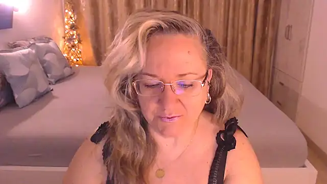 Snapshot of Raisshy chatting on March 2026 05:12:02 AM Raisshy online show from March 2026 05:12:02 AM