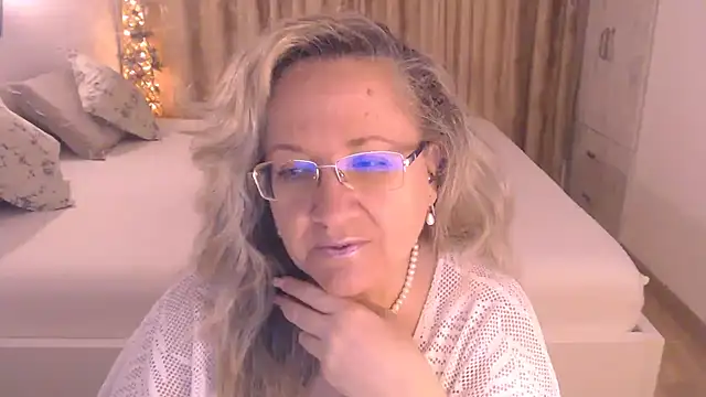 Snapshot of Raisshy chatting on March 2026 10:04:02 AM Raisshy online show from March 2026 10:04:02 AM