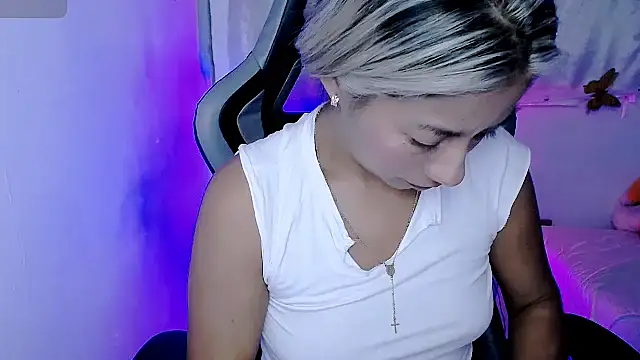 ninatiny online show from November 2025 06:36:01 AM