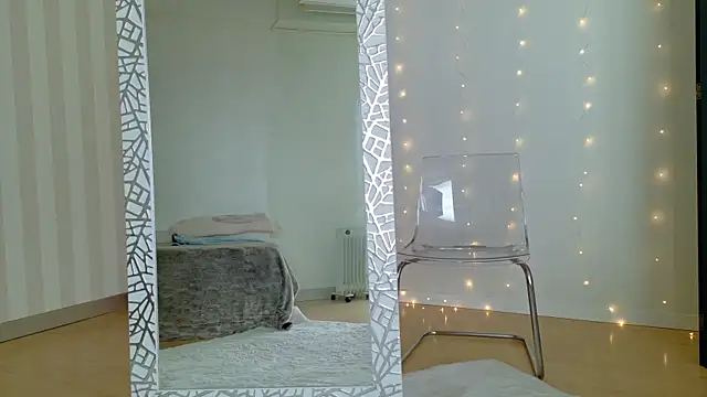 girl nextd00r online show from March 2025 01:14:02 PM