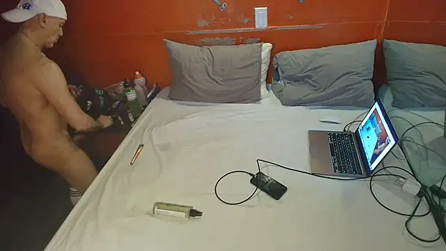 Snapshot of MikyFoxx chatting on January 2025 02:51:02 AM MikyFoxx online show from January 2025 02:51:02 AM