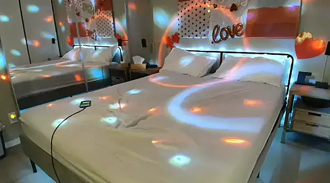 Snapshot of MikyFoxx chatting on February 2025 09:13:02 AM MikyFoxx online show from February 2025 09:13:02 AM