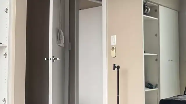 Snapshot of MikyFoxx chatting on September 2025 09:29:02 PM MikyFoxx online show from September 2025 09:29:02 PM