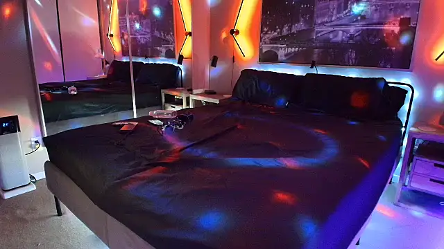 Snapshot of MikyFoxx chatting on January 2026 06:51:02 AM MikyFoxx online show from January 2026 06:51:02 AM