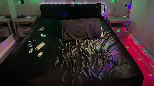 Snapshot of MikyFoxx chatting on February 2026 06:07:01 AM MikyFoxx online show from February 2026 06:07:01 AM