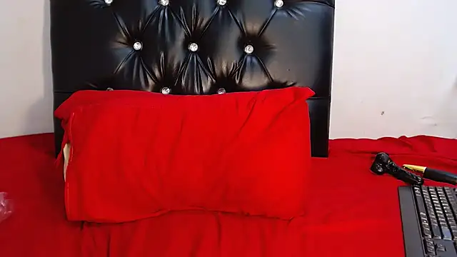 YoungRose18 online show from October 2025 12:06:02 PM