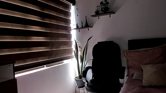 Ariella tits online show from February 2026 06:44:01 PM