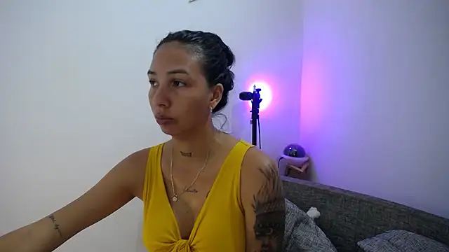 Snapshot of Allyson_Smith chatting on December 2024 07:43:01 PM Allyson Smith online show from December 2024 07:43:01 PM