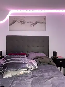 Clara-xoxo online show from October 2025 03:27:01 PM