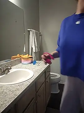 Snapshot of HollyTattoo chatting on February 2025 01:44:01 PM HollyTattoo online show from February 2025 01:44:01 PM