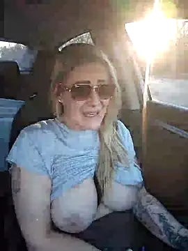 Snapshot of HollyTattoo chatting on February 2025 10:53:02 PM HollyTattoo online show from February 2025 10:53:02 PM