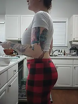 HollyTattoo online show from July 2026 11:14:01 AM
