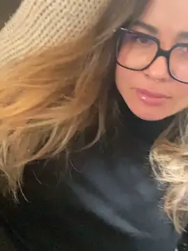 Snapshot of Etwas_neugierig chatting on December 2024 10:32:01 AM Etwas neugierig online show from December 2024 10:32:01 AM