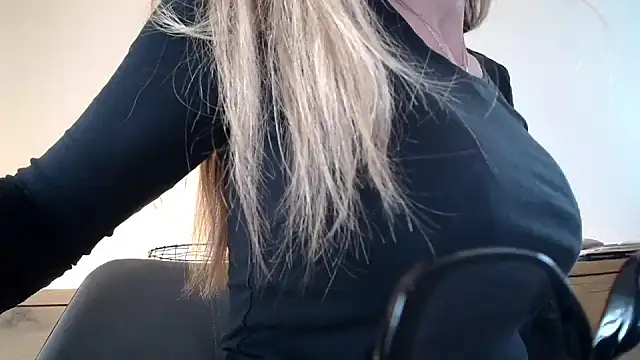 Snapshot of Etwas_neugierig chatting on January 2025 10:48:02 AM Etwas neugierig online show from January 2025 10:48:02 AM