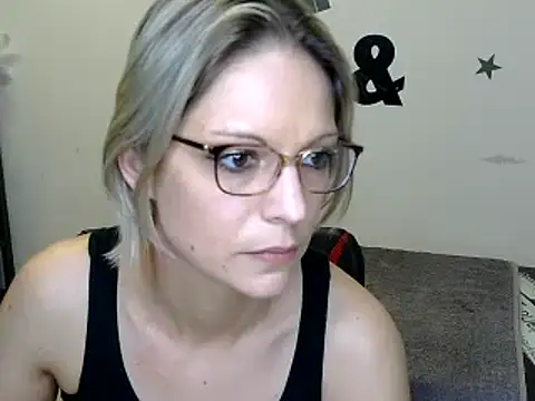 Snapshot of alixfeeling chatting on December 2024 05:00:01 PM alixfeeling online show from December 2024 05:00:01 PM