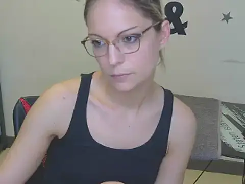 Snapshot of alixfeeling chatting on December 2024 03:57:02 PM alixfeeling online show from December 2024 03:57:02 PM