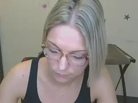 Snapshot of alixfeeling chatting on January 2025 05:33:01 PM alixfeeling online show from January 2025 05:33:01 PM