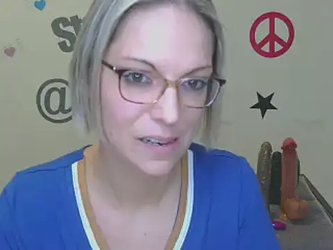 Snapshot of alixfeeling chatting on January 2025 05:51:02 PM alixfeeling online show from January 2025 05:51:02 PM