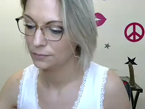 Snapshot of alixfeeling chatting on January 2025 04:06:01 PM alixfeeling online show from January 2025 04:06:01 PM