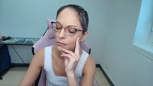 Snapshot of alixfeeling chatting on October 2025 02:36:01 PM alixfeeling online show from October 2025 02:36:01 PM