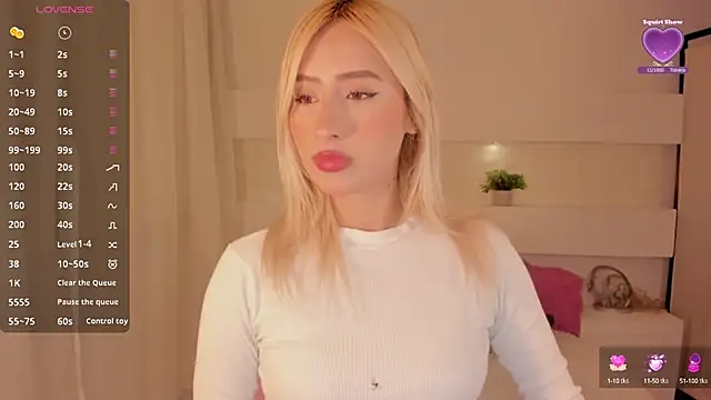 Snapshot of AshleyRoys chatting on February 2025 03:29:01 PM AshleyRoys online show from February 2025 03:29:01 PM