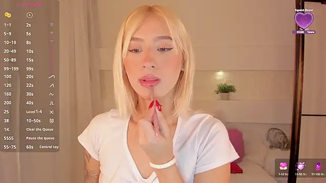 Snapshot of AshleyRoys chatting on February 2025 02:54:02 PM AshleyRoys online show from February 2025 02:54:02 PM