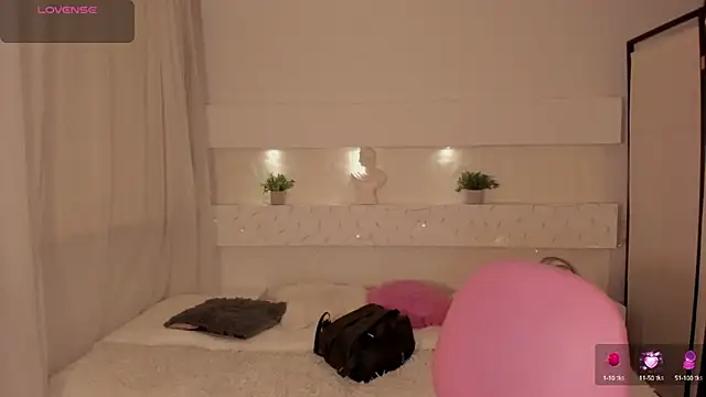 Snapshot of AshleyRoys chatting on March 2025 07:48:02 PM AshleyRoys online show from March 2025 07:48:02 PM