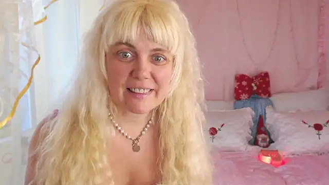 SunnySylvia online show from December 2024 12:46:02 PM