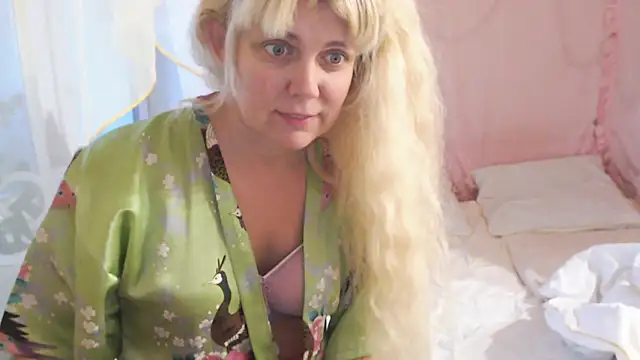 Snapshot of SunnySylvia chatting on November 2025 05:31:01 AM SunnySylvia online show from November 2025 05:31:01 AM