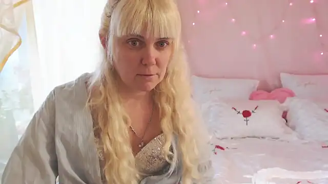 Snapshot of SunnySylvia chatting on December 2025 08:10:01 AM SunnySylvia online show from December 2025 08:10:01 AM