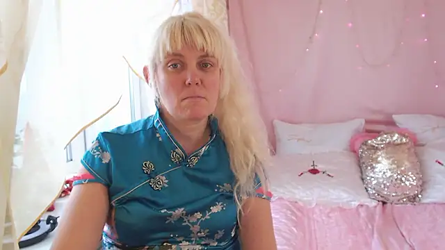 Snapshot of SunnySylvia chatting on January 2026 10:52:01 AM SunnySylvia online show from January 2026 10:52:01 AM