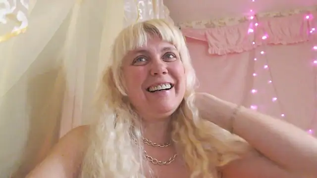 Snapshot of SunnySylvia chatting on February 2026 06:03:01 PM SunnySylvia online show from February 2026 06:03:01 PM