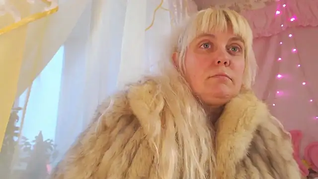 Snapshot of SunnySylvia chatting on February 2026 01:29:02 PM SunnySylvia online show from February 2026 01:29:02 PM