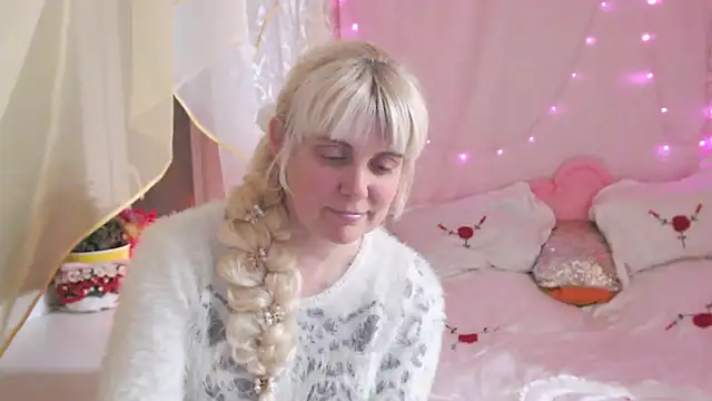 Snapshot of SunnySylvia chatting on March 2026 04:43:01 PM SunnySylvia online show from March 2026 04:43:01 PM