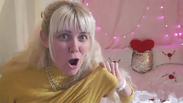 Snapshot of SunnySylvia chatting on March 2026 04:35:02 PM SunnySylvia online show from March 2026 04:35:02 PM