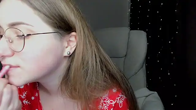 SeasonalSomeone online show from December 2024 01:18:01 PM