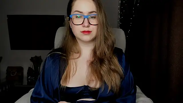 SeasonalSomeone online show from November 2025 04:40:01 PM