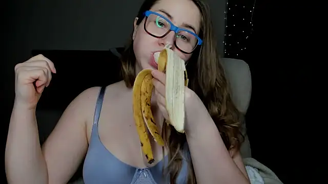 SeasonalSomeone online show from December 2025 09:55:01 PM