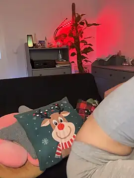 Trixie-Tainted online show from December 2025 05:10:02 PM