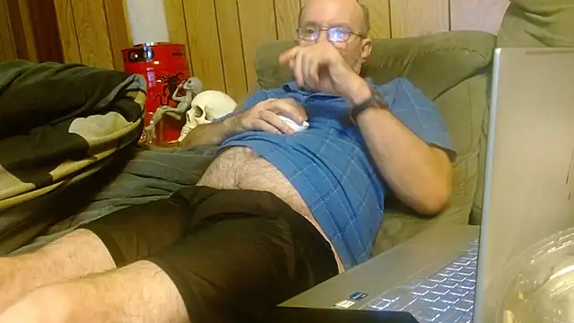 Snapshot of snickers1 chatting on October 2025 03:39:02 AM snickers1 online show from October 2025 03:39:02 AM