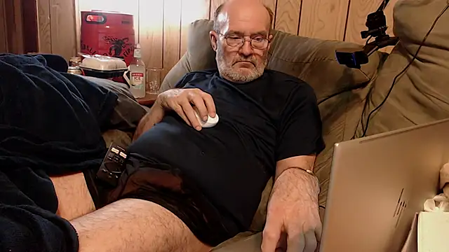 Snapshot of snickers1 chatting on December 2025 09:40:01 AM snickers1 online show from December 2025 09:40:01 AM