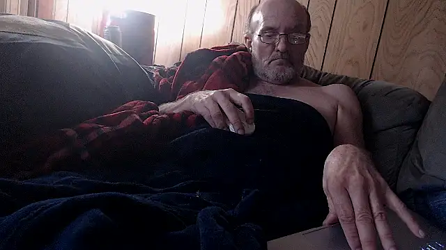 Snapshot of snickers1 chatting on April 2026 02:06:01 PM snickers1 online show from April 2026 02:06:01 PM