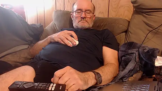 Snapshot of snickers1 chatting on April 2026 02:11:01 PM snickers1 online show from April 2026 02:11:01 PM