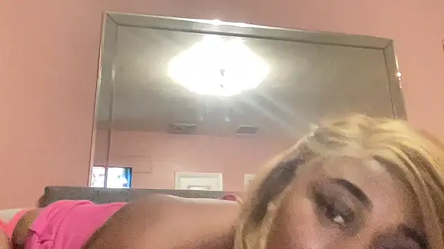 Snapshot of Creamesensation chatting on February 2025 11:23:02 AM Creamesensation online show from February 2025 11:23:02 AM